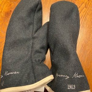 Benchwarmer Mittens by Stormy Kromer.